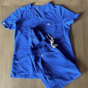 Figs scrubs size medium blue worn twice. Medium blue joggers and top